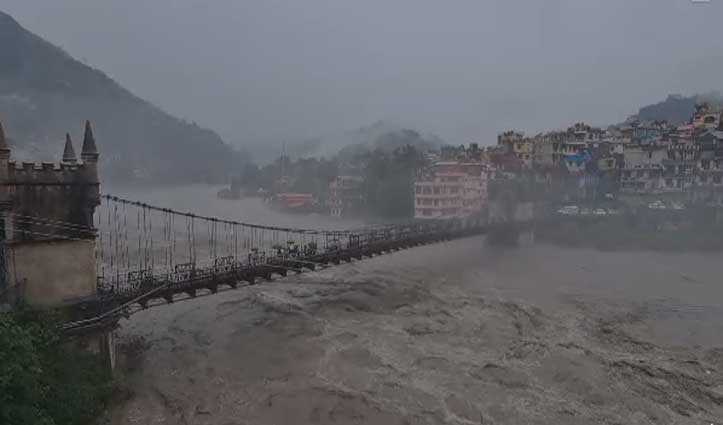 हिमाचल में बारिश का कोहरामः नदी- नाले उफान पर, 736 सड़कें अवरुद्ध, पांच की गई जान