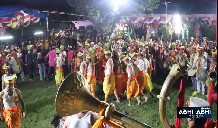 devotees-walk-on-fire-to-celebrate-jag-utsav-in-kullu