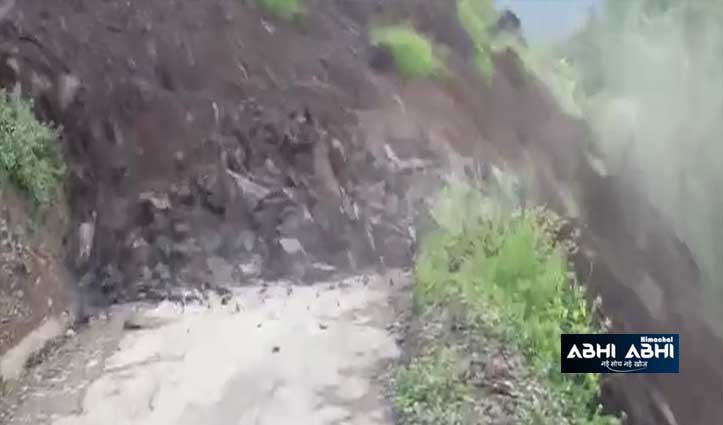 Heavy landslide on Mandi