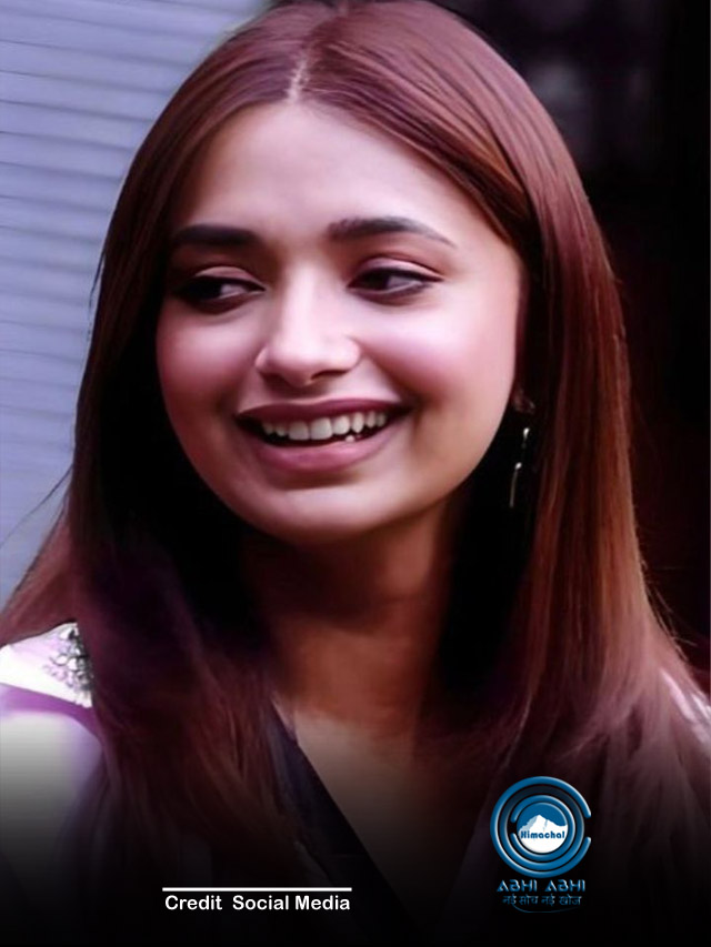 बिग बॉस ओटीटी 2 से निकलते ही जिया शंकर ने खरीदी बीएमडब्ल्यू नारियल फोड़ती आईं नजर