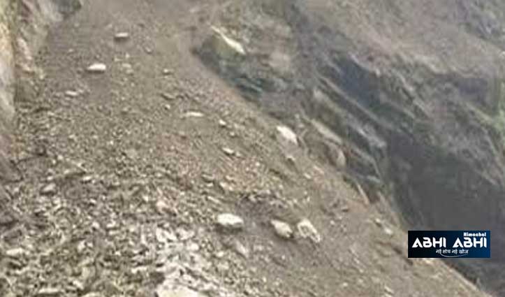  landslide on Sundernagar-Karsog road in mandi