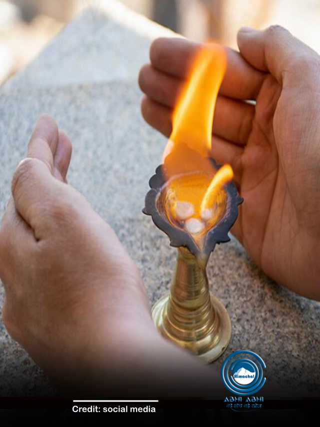 घर में कपूर जलाना क्यों हैं शुभ जानें
