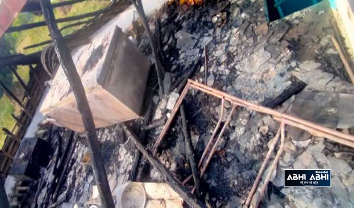 फतेहपुर में जला दो कमरों का मकान, सारा सामान जलकर राख