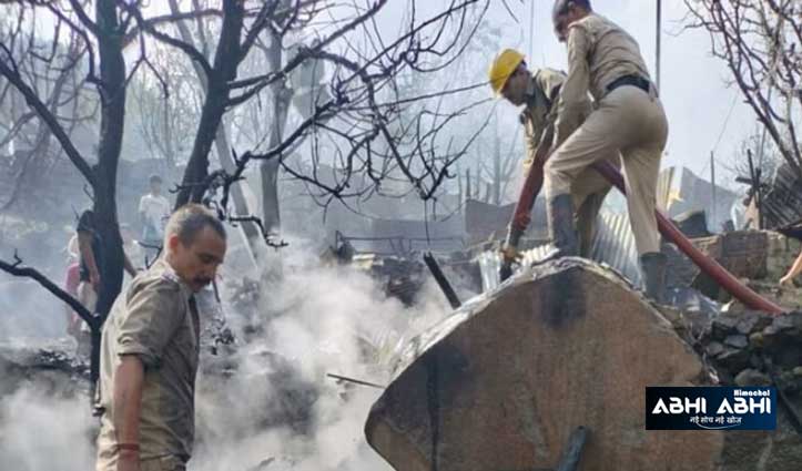 मनाली में आग का तांडवः लकड़ी के 9 खोखे जलकर राख, लाखों का नुकसान