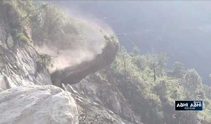 landslide-on-nh5-near-nesang-in-kinnaur-blocked-traffic-for-5-hours
