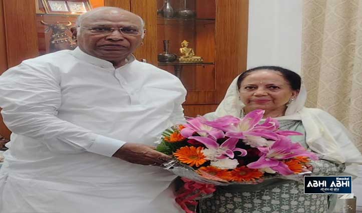 pratibha-singh-met-kharge-to-discuss-himachal-calamity-and-organisation-issues