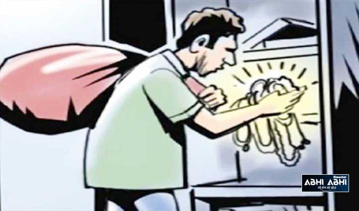 thieves-broken-the-shutter-of-a-shop-and-theft-cash-in-bilaspur