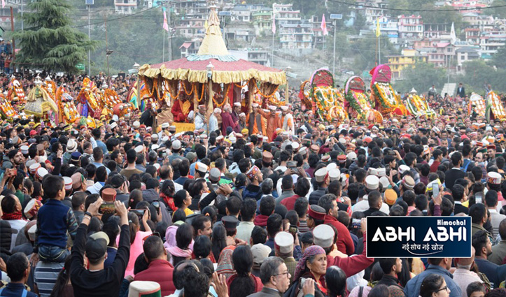 अंतरराष्ट्रीय कुल्लू दशहरा का भव्य शुभारंभ, हजारों ने खींचा भगवान रघुनाथ का रथ