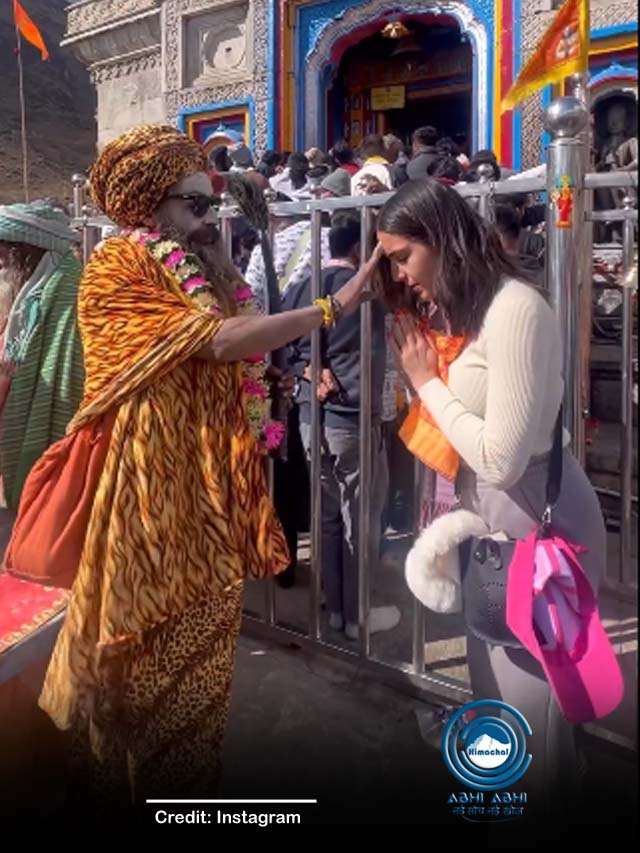 सारा अली खान फिर पहुंचीं केदारनाथ धाम, साधु-संतों से लिया आशीर्वाद