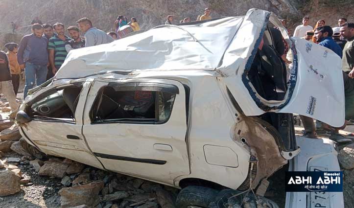 भरमौर में शादी से लौट रहे लोगों की कार दुर्घटनाग्रस्त, नौलखा में दो कारों की भिड़ंत