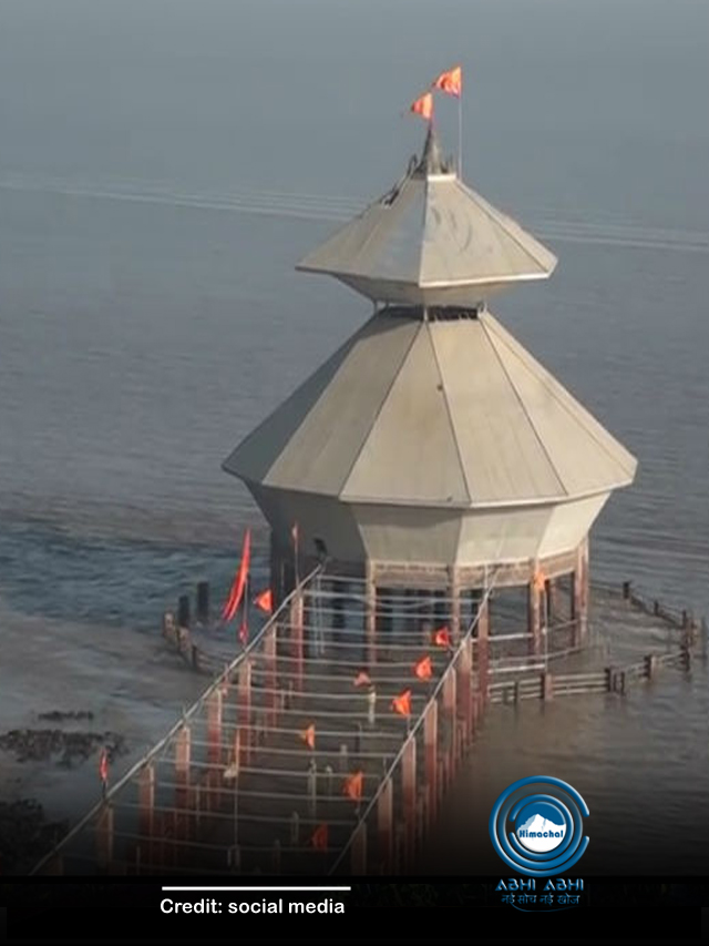 समुद्र में डूब जाता है यह अनोखा मंदिर, दर्शन करने के लिए लगती  है भीड़
