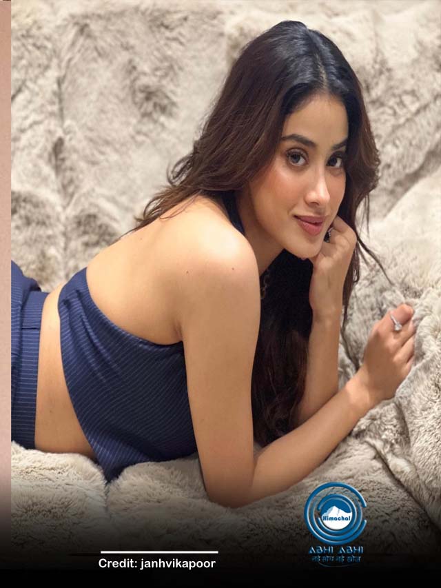 जाह्नवी कपूर ने बेड पर दिखाई कातिल अदाएं, मदमस्त लुक्स की तारीफ करते नहीं थक रहे फैंस