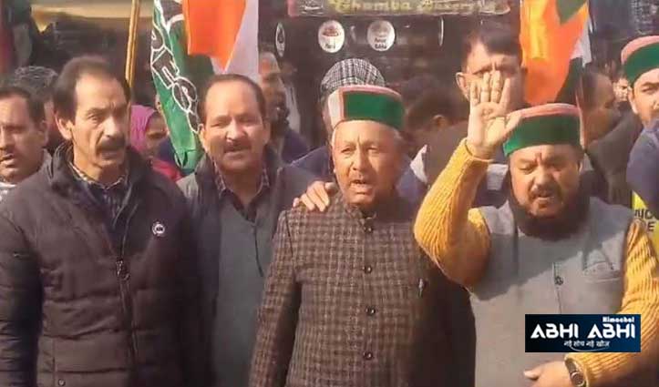 congress-staged-agitation-over-suspension-of-146-mp-from-parliament-in-chamba