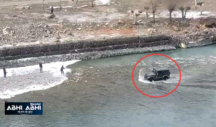 भागा नदी में थार के साथ ‘हीरोपंती’ पड़ी भारी, लाहुल पुलिस का एक्शन, काटा चालान