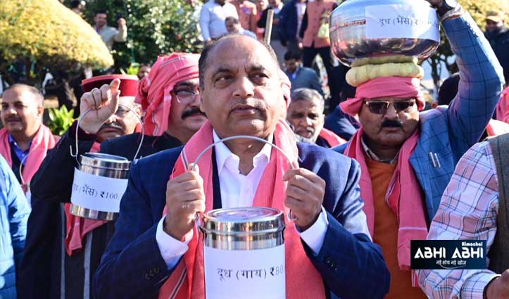 हिमाचल विधानसभा सत्रः सिर पर पगड़ी और हाथ में दूध की बाल्टियां, ग्वाले बनकर पहुंचे BJP विधायक