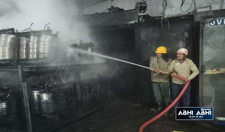 नालागढ़ में एक और फैक्ट्री में लगी आग, ट्रांसफॉर्मर बनाने वाली कंपनी को 20 लाख का नुकसान