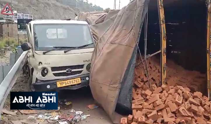 Truck overturned in Dharampur