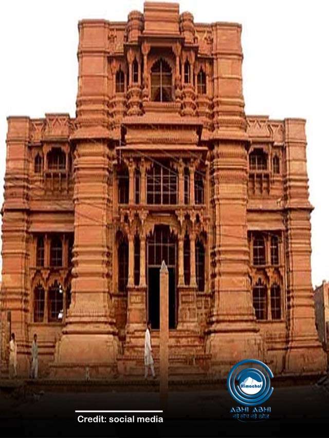 रातों रात भूतों ने बना दिया था ये मंदिर