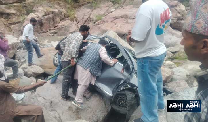 Accident: नेरवा में कार हादसे का शिकार, व्यक्ति की गई जान