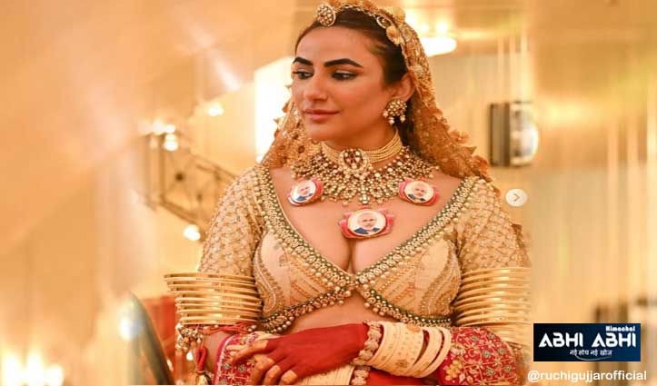 कान्स फिल्म फेस्टिवल में पीएम मोदी की तस्वीर वाले नेकलेस पहन पहुंची ये एक्ट्रेस