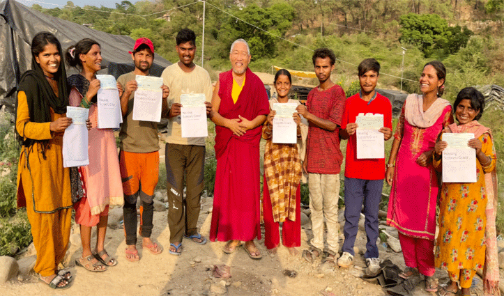 टोंगलेन चैरिटेबल ट्रस्ट के सराहनीय प्रयास: वर्षों से झुग्गियों में रहने वालों का इस बौद्ध भिक्षु ने साकार किया ‘घर’ का सपना