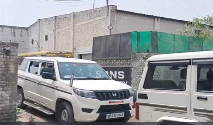 सिरमौर में अवैध शराब बड़ा जखीरा बरामद, बंद फैक्टरी में चल रहा था कारोबार