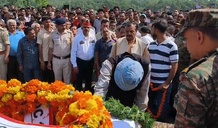लांसनायक मनीष ठाकुर का राजकीय सम्मान के साथ अंतिम संस्कार:छोटे भाई ने दी मुखाग्नि