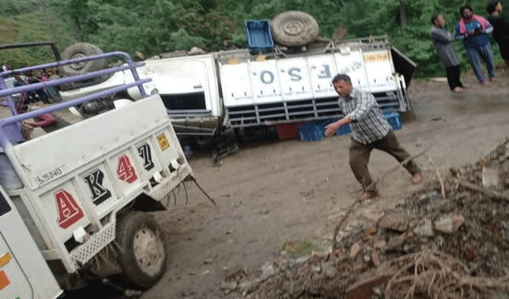 कोटखाई में हादसा: पिकअप हादसे में 5 लोगों की मौ#त, दो गंभीर घायल