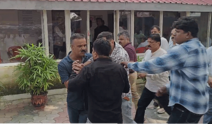 सीएम सुक्खू के गृह जिला में विकास पर चर्चा के जुटे थे कांग्रेसी, जमकर हुआ बवाल- धक्का-मुक्की, हाथापाई