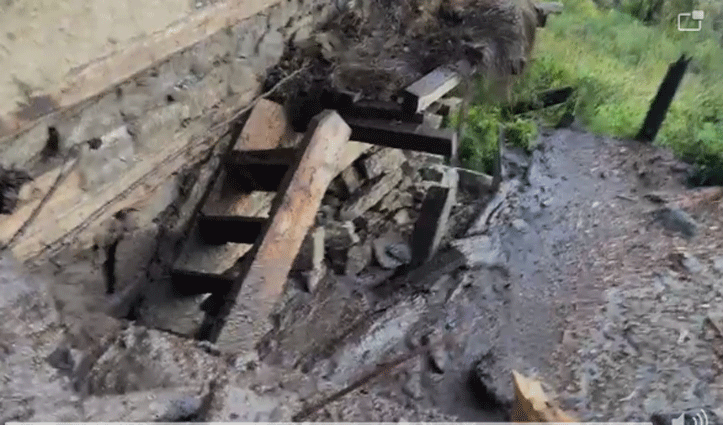 किन्नौर में बादल फटने से थाच में तबाही, गाड़ियां- बागीचे बहे, लोग घर छोड़कर भागे