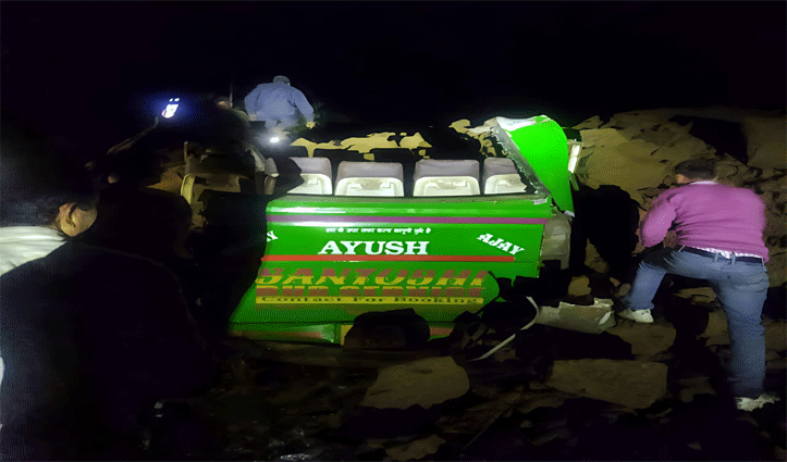 हिमाचल में बड़ा हादसा: बिलासपुर में बस की छत पर गिरा मलबा,  15 लोगों की मौ#त