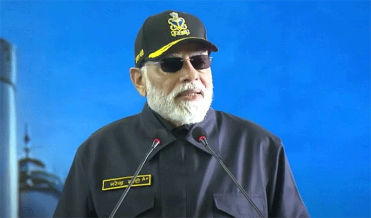 PM Modi ने नौसैनिकों के साथ मनाई दिवाली, INS विक्रांत से पाकिस्तान को दिया ये मैसेज