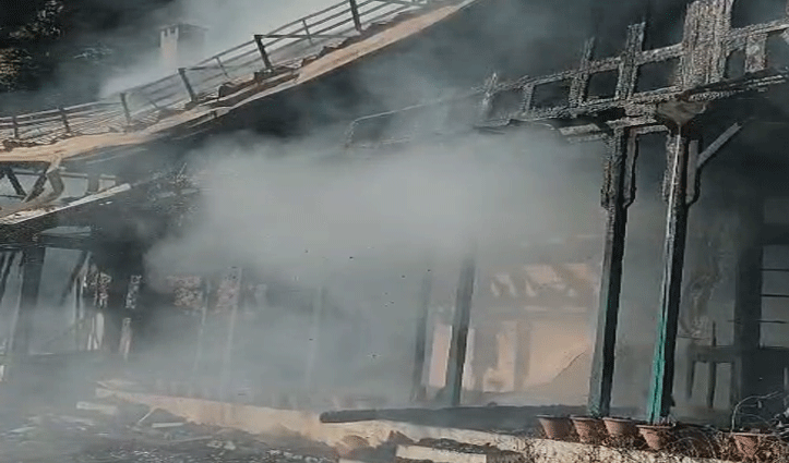 शिमला में भीषण आग ,135 वर्ष पुराना ऐतिहासिक दो मंजिला भवन जलकर राख