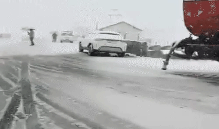 हिमाचल की लाहुल घाटी में बर्फबारी, Rohtang दर्रा बंद, तापमान में गिरावट