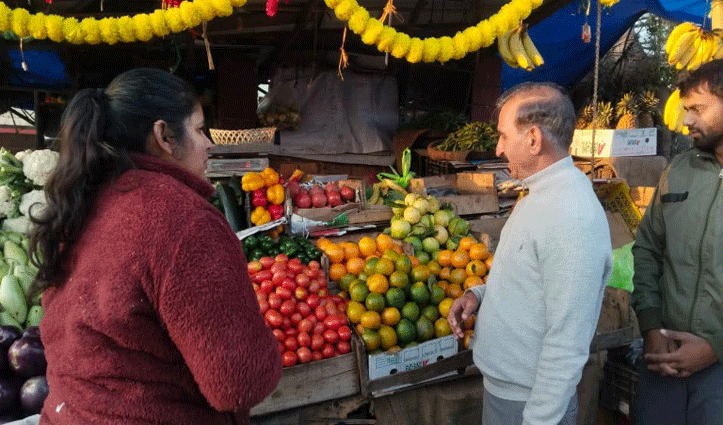मॉर्निंग Walk में जनता से मिले CM Sukhu, पूछा लोन कितना है,DC ने की थी मदद-Video