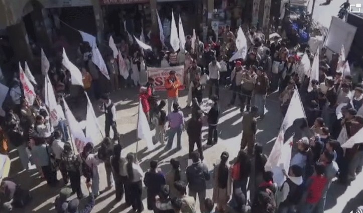 शिमला में SFI का सुक्खू सरकार के खिलाफ प्रदर्शन, छात्र संघ चुनावों की बहाली , रोजगार देने की मांग