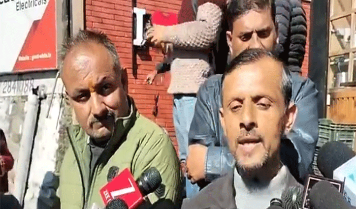 संजौली मस्जिद विवाद: पुलिस स्टेशन के बाहर देवभूमि संघर्ष समिति का आमरण अनशन, ये हैं प्रमुख मांगें