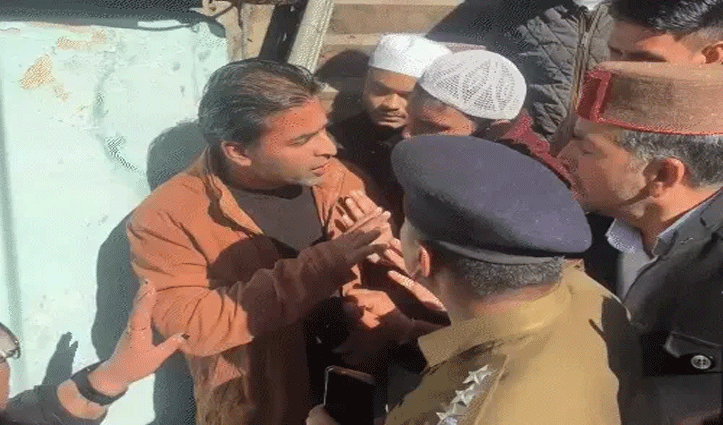 शिमला संजौली मस्जिद में नमाज पढ़ने आए थे मुस्लिम, महिलाओं ने किया विरोध, पुलिस तैनात