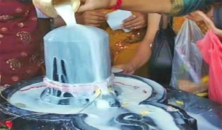 दूध चढ़ाने पर इस शिवलिंग का बदल जाता है रंग, कोई नहीं जान पाया रहस्य