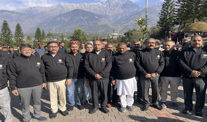 ‘चि#ट्टा मुक्त हिमाचल’ का संदेश देती जर्सी पहनकर सदन पहुंचे बीजेपी विधायक