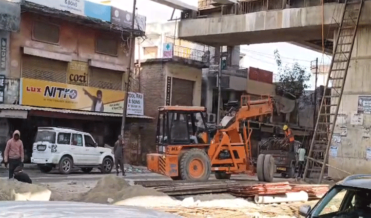 ना जाने कब बनेगा जसूर में फ्लाईओवर, व्यापारियों और टेंपो चालकों का धंधा हो गया ठप