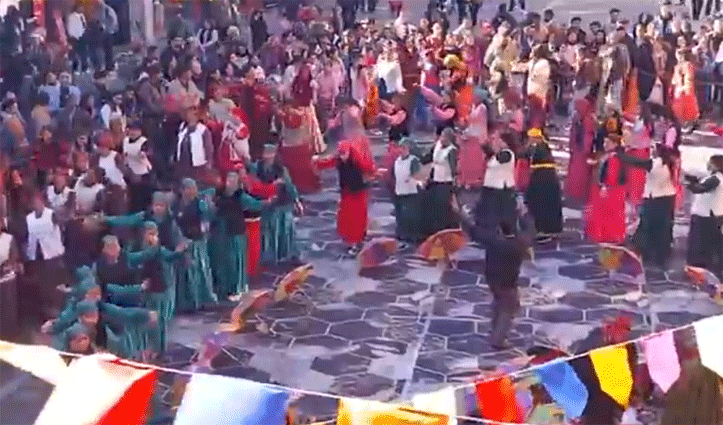 शिमला में विंटर कार्निवल : महिलाओं ने डाली महानाटी, परेड में दिखी हिमाचली संस्कृति