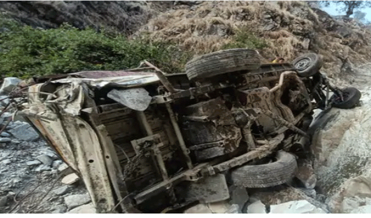 दर्दनाक हादसा- रामपुर में खाई में गिरी बोलेरो 3 की मौ#त, दो घायल, आग लगने से जले शव