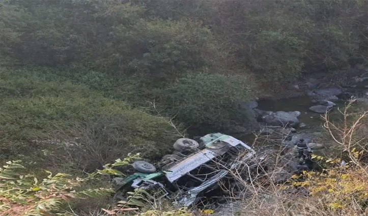 उत्तराखंड में  HRTC की बस खाई में गिरी, तीन लोगों की मौ#त, नेरवा-पांवटा साहिब मार्ग पर हुआ हादसा