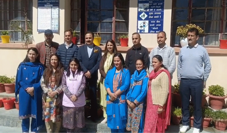 HPBOSE Exam: डॉ. राजेश शर्मा पोर्टमोर स्कूल में परीक्षा केंद्र का निरीक्षण कर व्यवस्थाओं का लिया जायजा