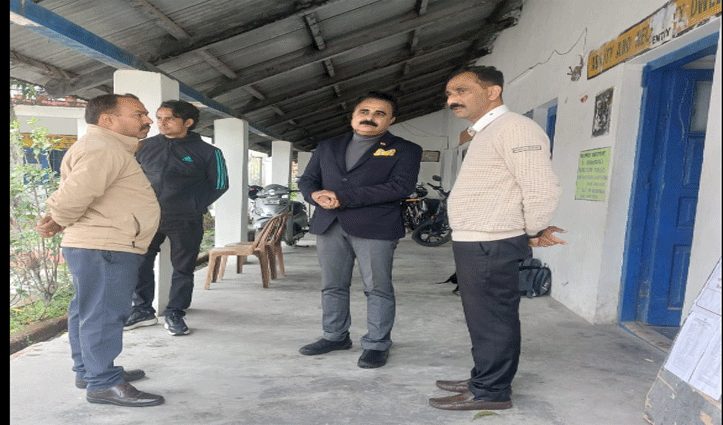 बोर्ड परीक्षाओं की पवित्रता से समझौता नहीं  – डॉ. राजेश ने ​मंदल और धलूं परीक्षा केंद्रों का किया औचक निरीक्षण