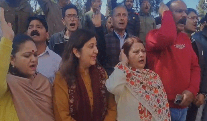 MC शिमला मेयर के ख़िलाफ बीजेपी का प्रदर्शन, सुरेंद्र चौहान बोले- सदन में बदसलूकी बर्दाश्त नहीं