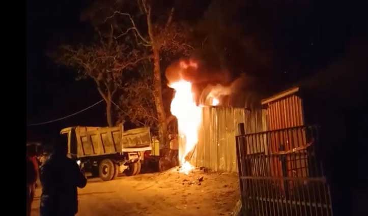 किन्नौर में दर्दनाक हादसा: काशंग परियोजना के लेबर कैंप में लगी भीषण आग, जिंदा ज#ले दो मजदूर