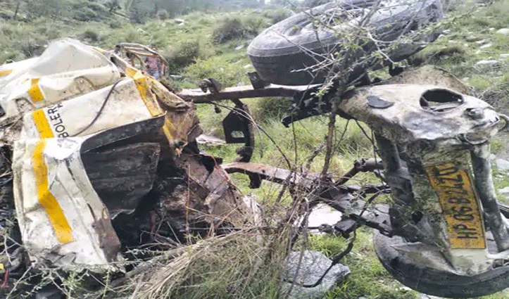 हिमाचल में बड़ा हादसा: खाई में गिरी पिकअप, मां- बेटा सहित 6 लोगों की दर्दनाक मौ#त