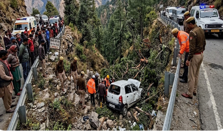 चौपाल के नेरवा में खाई में गिरी कार, लोक निर्माण विभाग के कर्मी समेत 2 की मौ#त